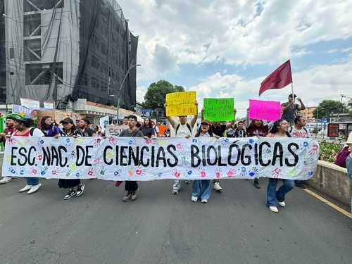 Julio Hernández López: Astillero